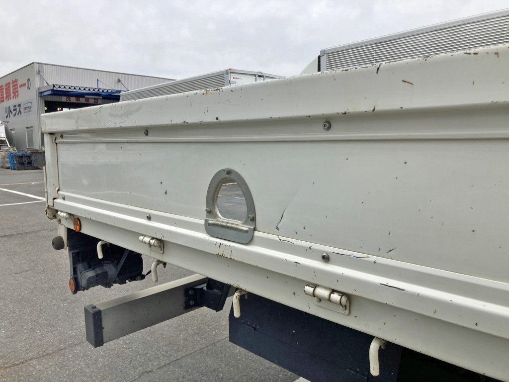 運転席側アオリ後方にキズ・サビがあります。|日野 レンジャー 2KG-FC2ABA(2WD)の写真16