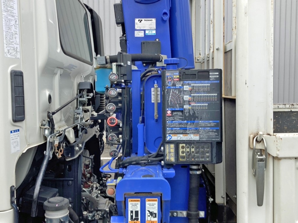 クレーンの操作レバーです。|日野 レンジャー 2KG-FC2ABA(2WD)の写真23