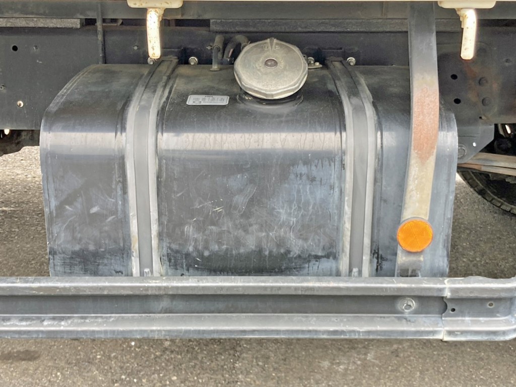 燃料タンクは100Lです。|日野 レンジャー 2KG-FC2ABA(2WD)の写真28