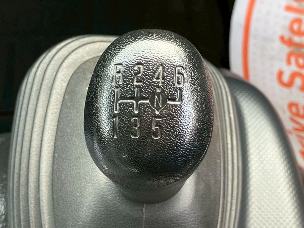いすゞ エルフ 2RG-NPR88AN(2WD)の写真35