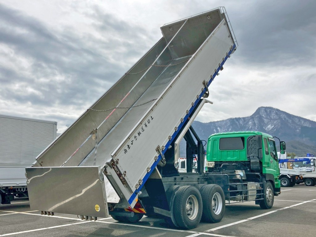 いすゞ ギガ QKG-CYZ77AMの写真4