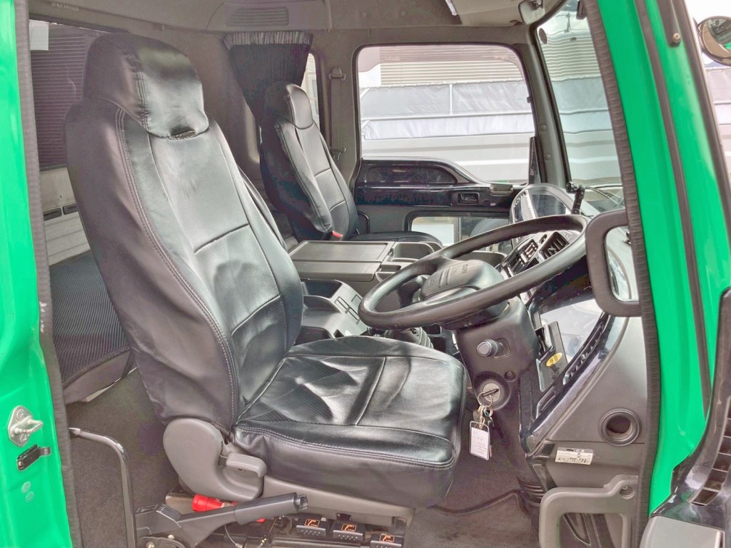 いすゞ ギガ QKG-CYZ77AMの写真7