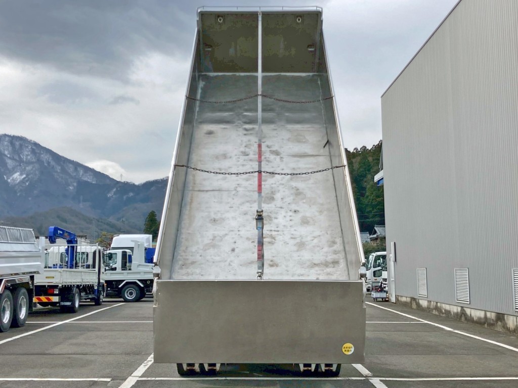 床はステンレス製です。|いすゞ ギガ QKG-CYZ77AMの写真10