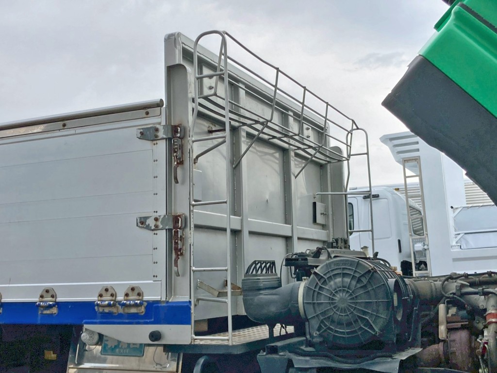 いすゞ ギガ QKG-CYZ77AMの写真15