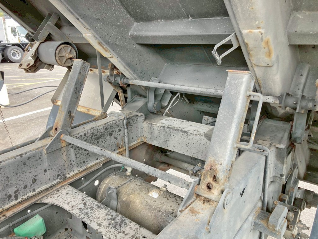 安全バー 及び 周辺に腐食・穴あきがあります。|いすゞ ギガ QKG-CYZ77AMの写真20