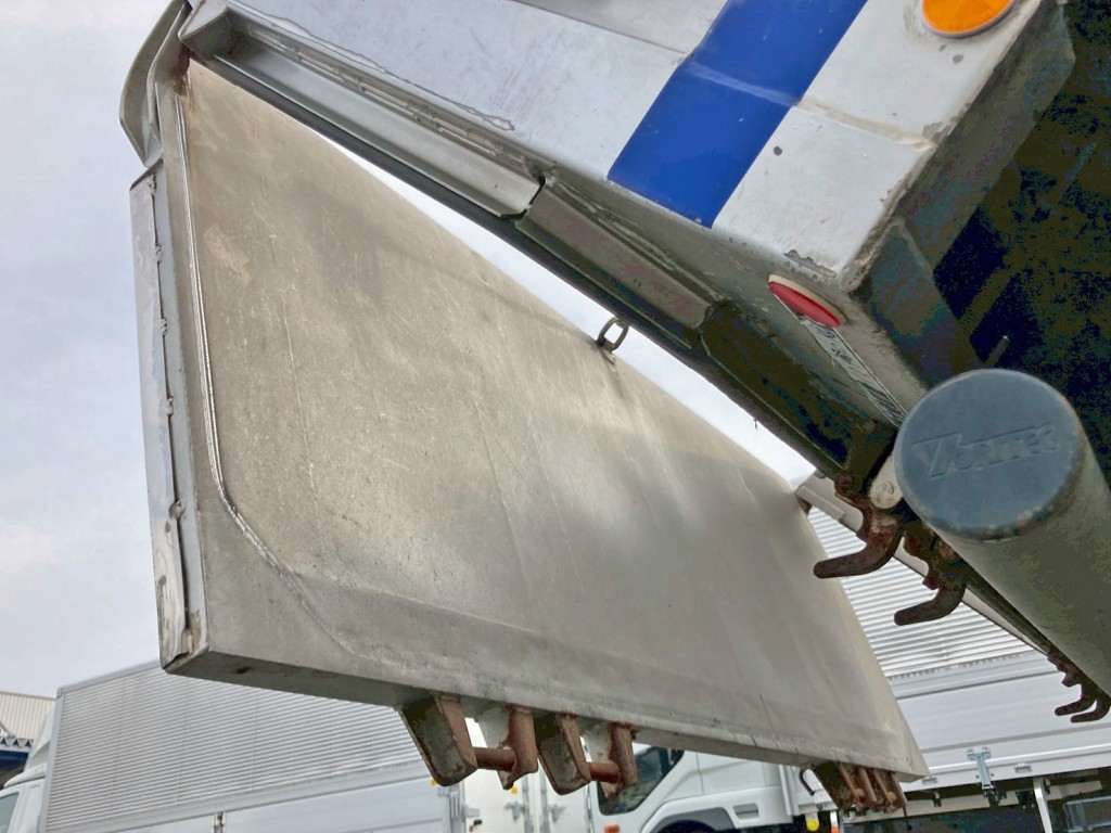 リヤゲートはステンレス製です。|いすゞ ギガ QKG-CYZ77AMの写真26