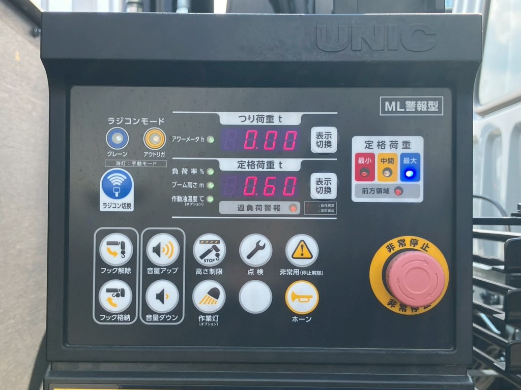 クレーンの操作パネルです。|三菱 ファイター 2KG-FK62FZの写真11