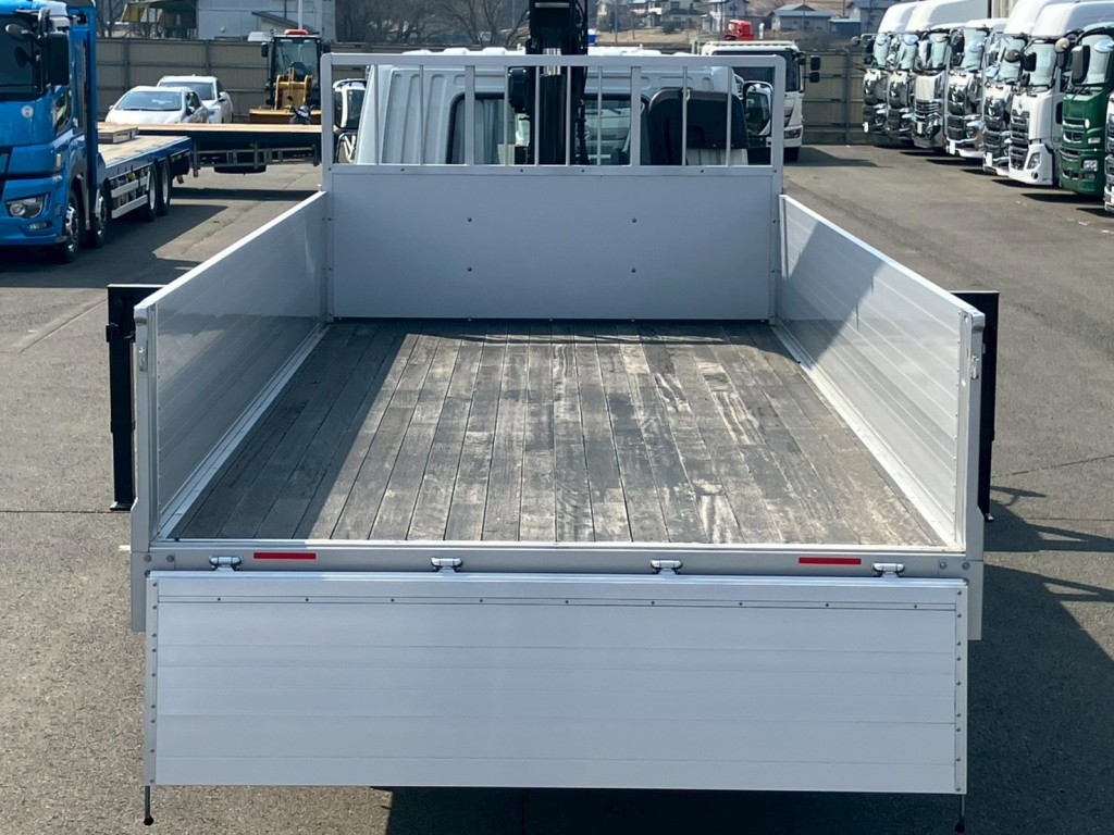 床は板張りです。|三菱 ファイター 2KG-FK62FZの写真13