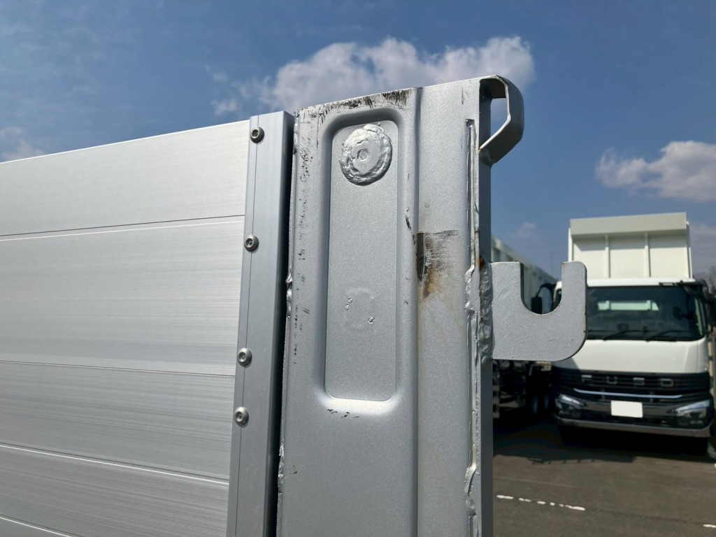 運転席側リア柱内側にキズ・サビがあります。|三菱 ファイター 2KG-FK62FZの写真16