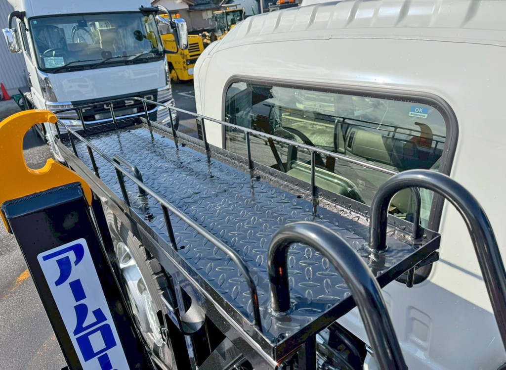 つい立上部の踊り場の状態です。|いすゞ フォワード 2RG-FRR90S4(2WD)の写真9