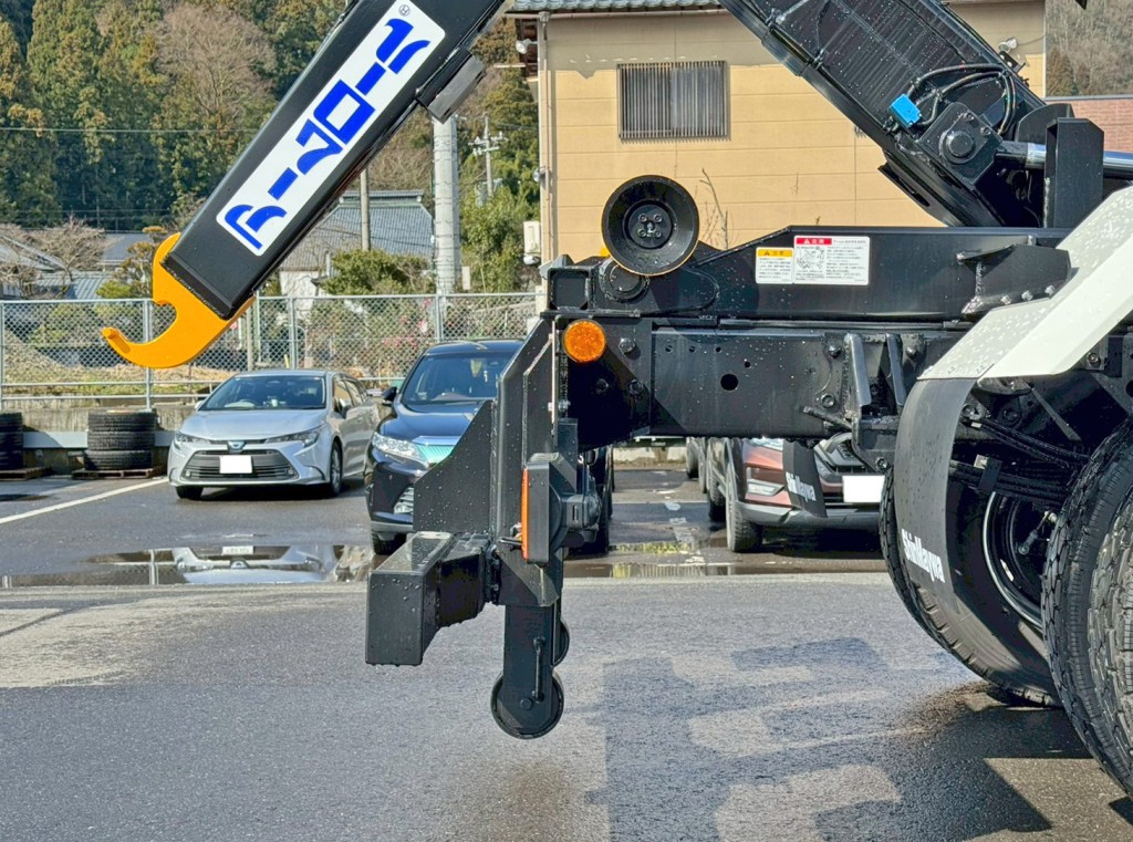 ジャッキは手動式です。|いすゞ フォワード 2RG-FRR90S4(2WD)の写真13