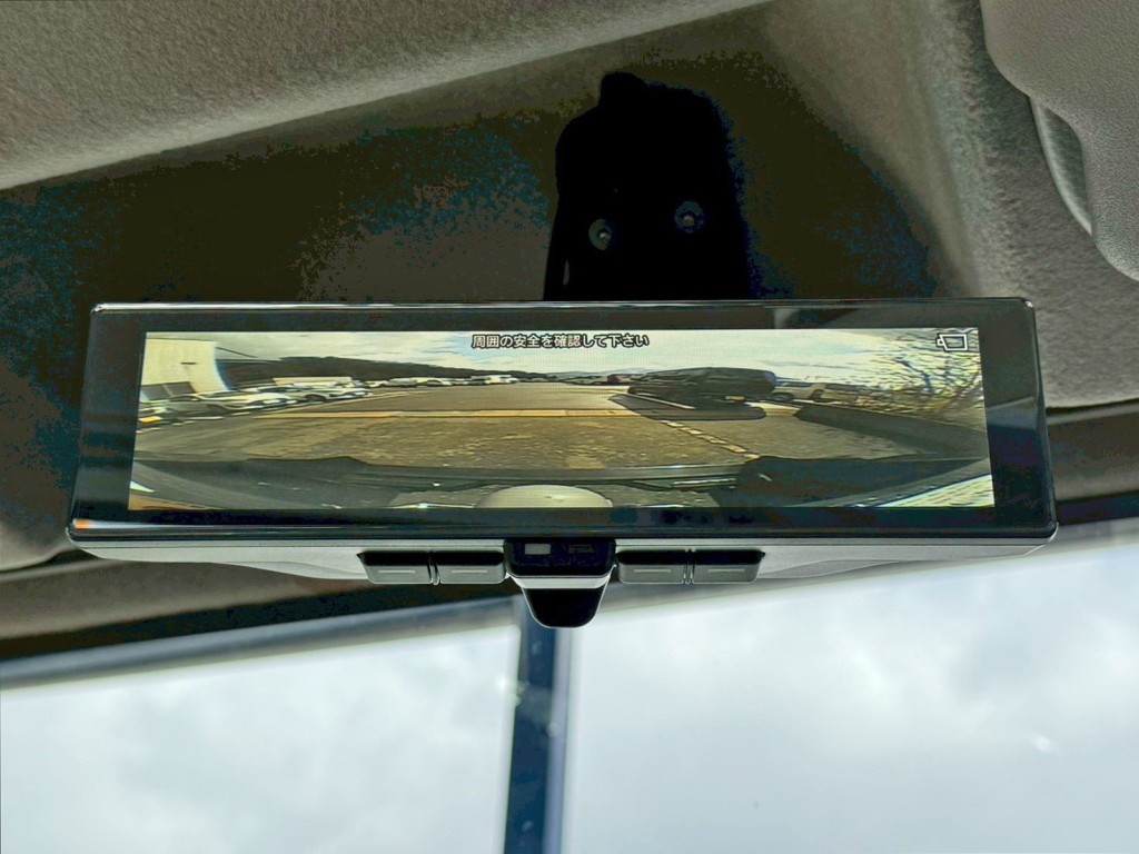 ルームミラーはバックモニターに切り替わります。|いすゞ フォワード 2RG-FRR90S4(2WD)の写真18