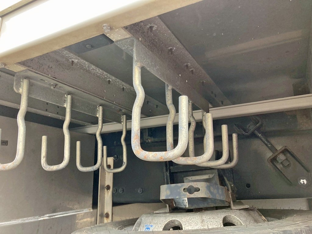 シャーシとネタの状態です。(縦ネタは鉄製・横ネタはアルミ製です)|三菱 スーパーグレート 2PG-FS74HZの写真6