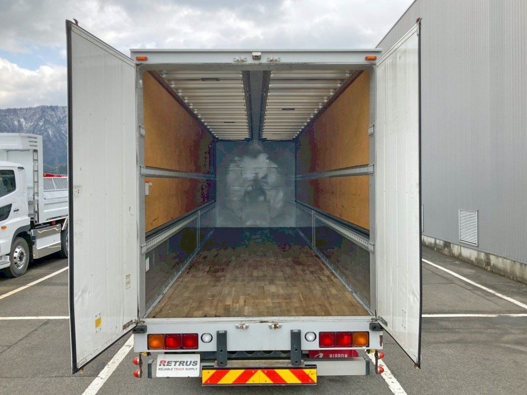 リヤドアは90度ストッパー付きです。|三菱 スーパーグレート 2PG-FS74HZの写真10