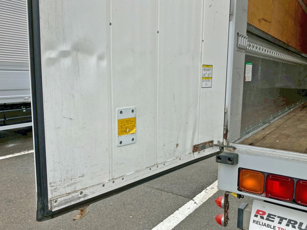 助手席側リヤドア内側にヘコミがあります。|三菱 スーパーグレート 2PG-FS74HZの写真13