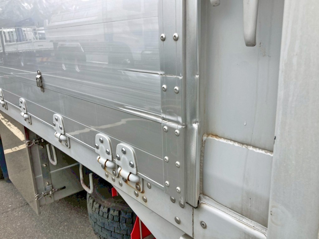 助手席側アオリ後方に引きキズがあります。|三菱 スーパーグレート 2PG-FS74HZの写真27