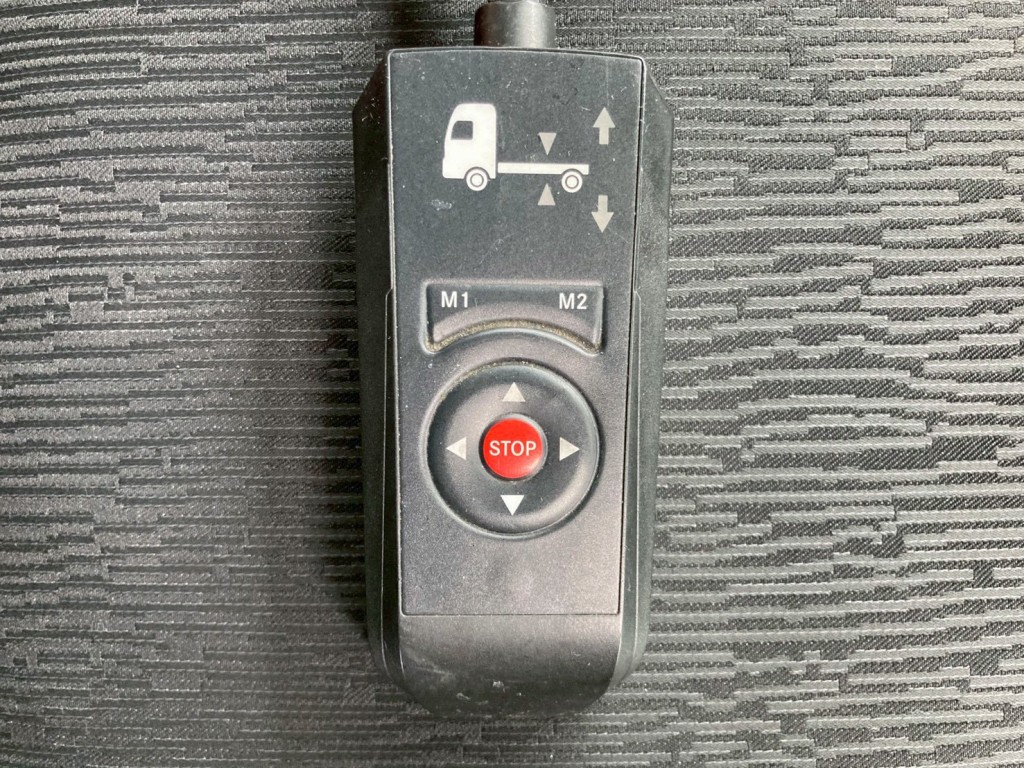 エアサスのコントローラーです。|三菱 スーパーグレート 2PG-FS74HZの写真37