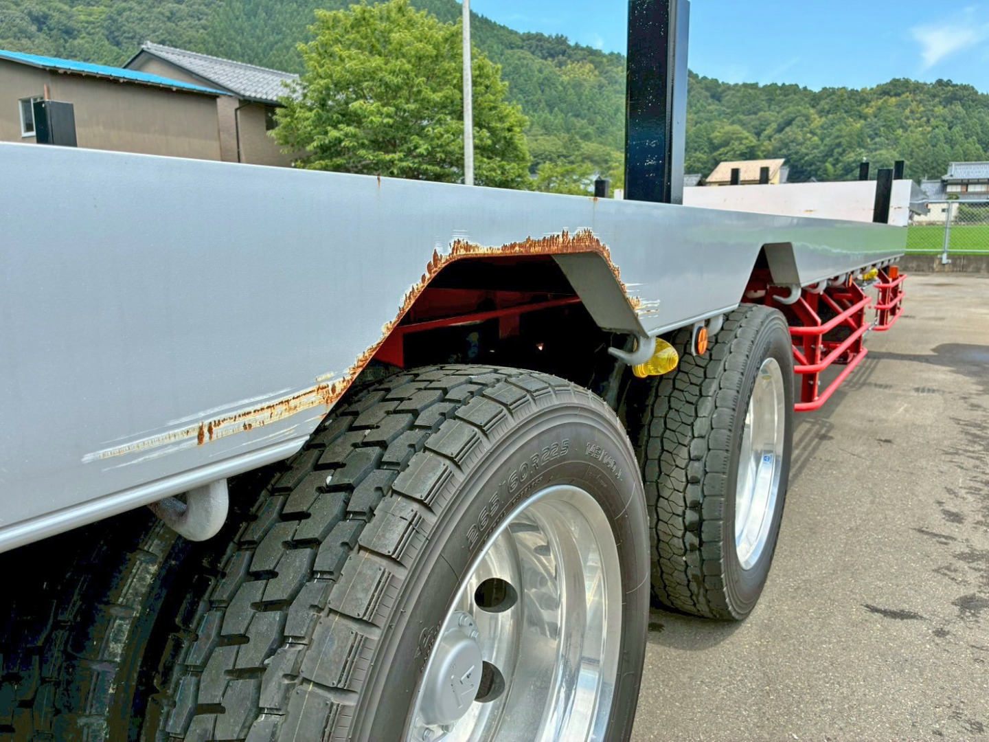運転席側2軸目上部のサイドレールに引きキズ・サビがあります。|東邦 TE36H2C3改の写真21