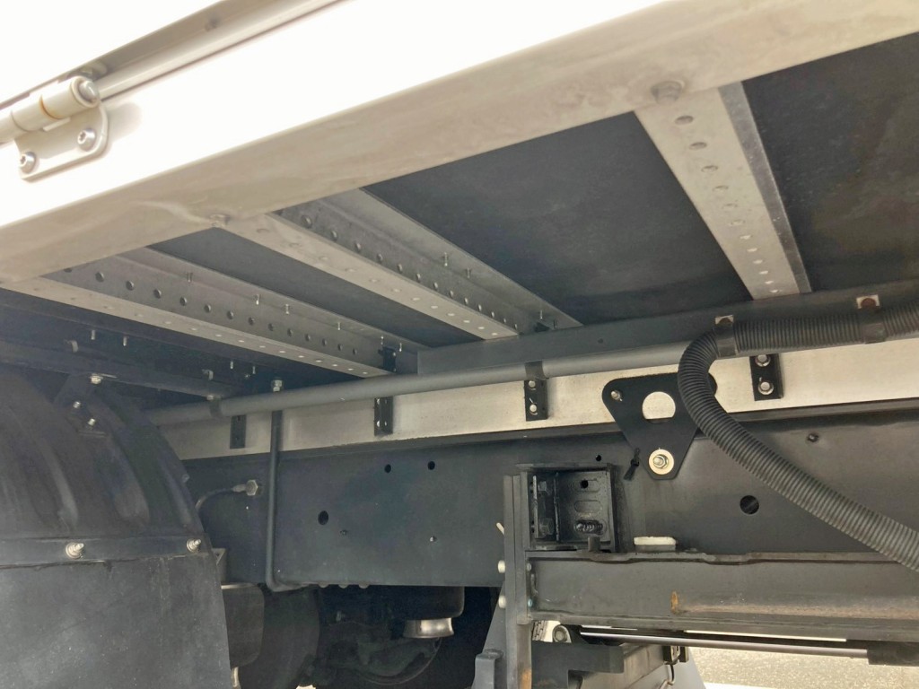 シャーシとネタの状態です。(縦ネタ・横ネタはアルミ製です)|日野 レンジャー 2KG-FD2ABG(2WD)の写真6