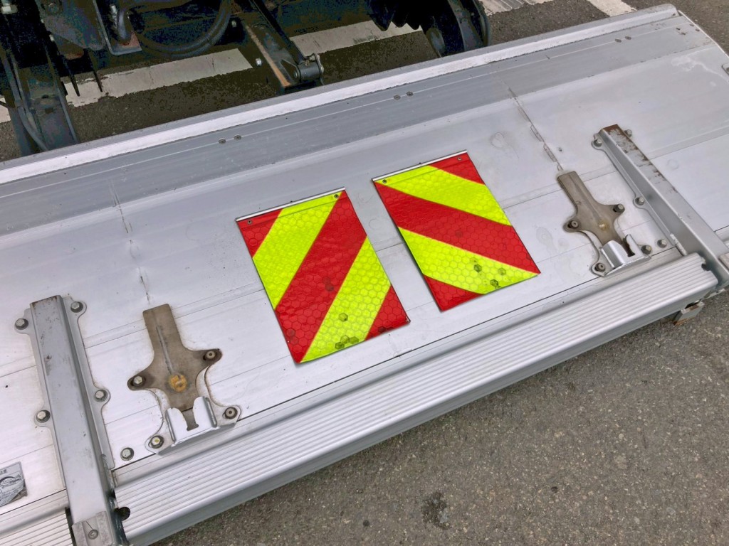 ゲート裏側に引きキズがあります。|日野 レンジャー 2KG-FD2ABG(2WD)の写真20