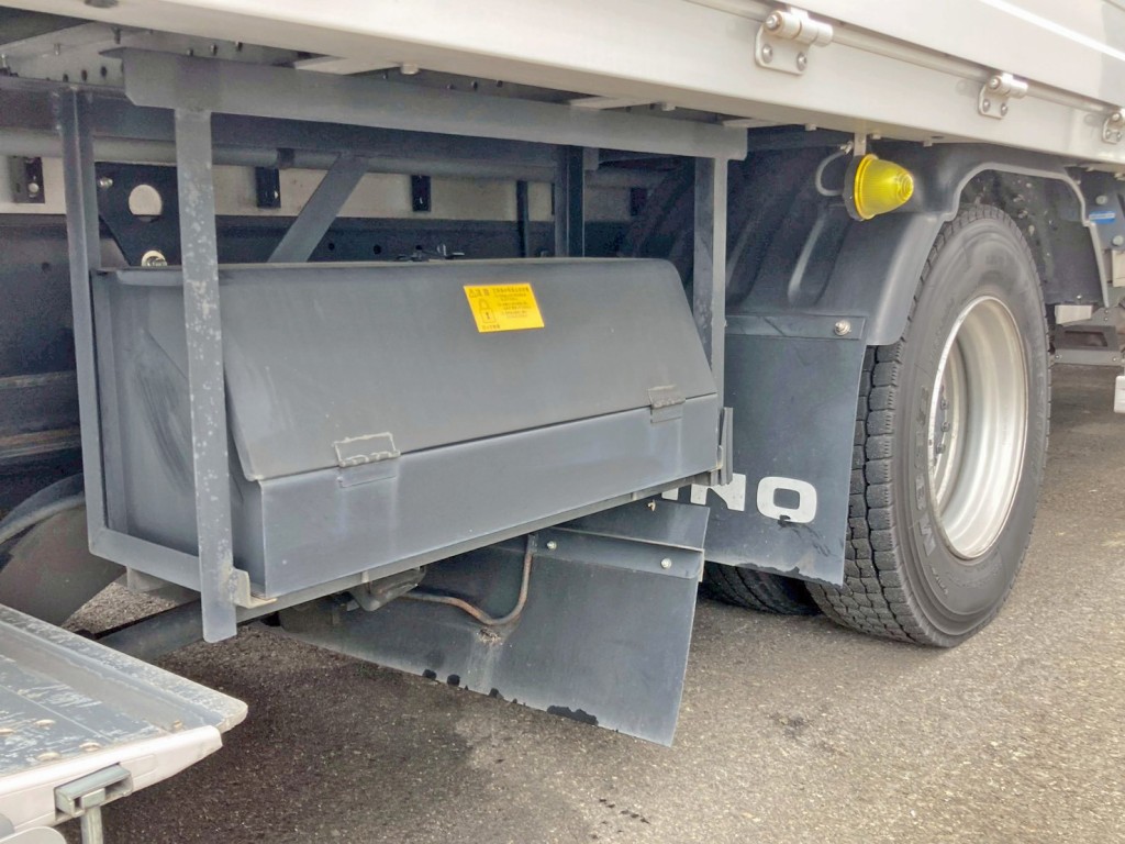 ボディー運転席側後方に工具箱が付いています。|日野 レンジャー 2KG-FD2ABG(2WD)の写真23