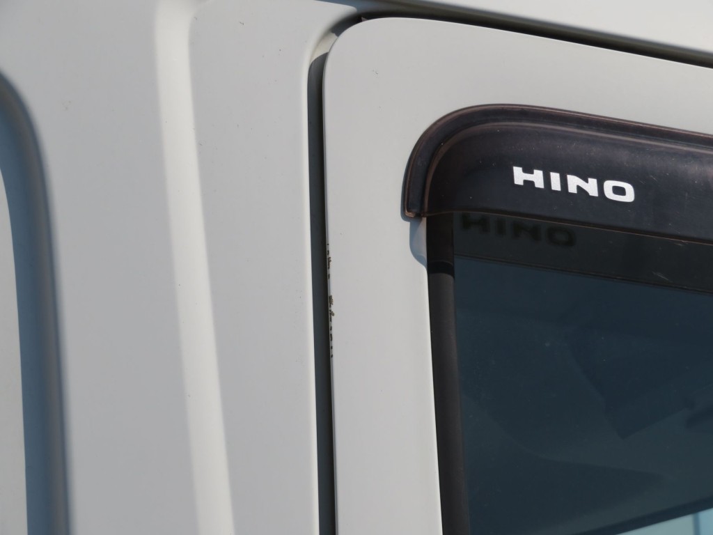 運転席ドアの後端bに細かいキズがあります。|日野 レンジャー 2KG-FD2ABA(2WD)の写真50
