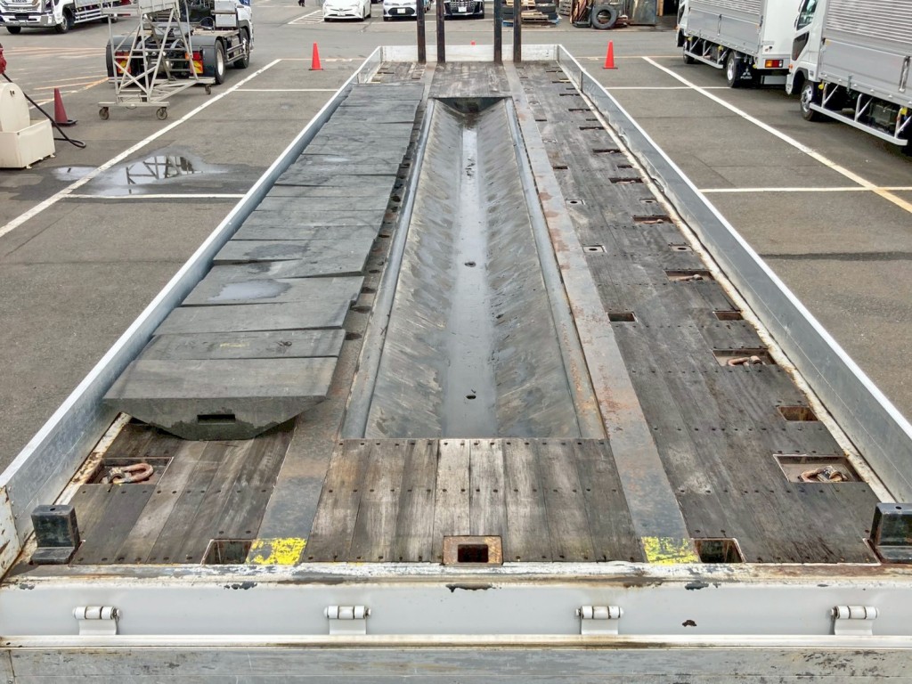 床中央部はVカット加工されています。|トレクス  PFB34117の写真11