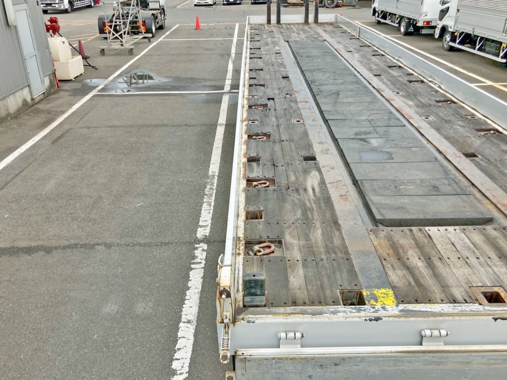 助手席側アオリに少々膨らみがあります。|トレクス  PFB34117の写真12