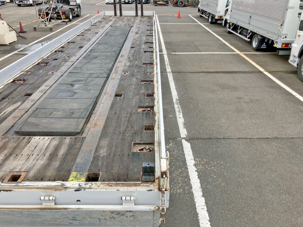 運転席側アオリに少々膨らみがあります。|トレクス  PFB34117の写真13