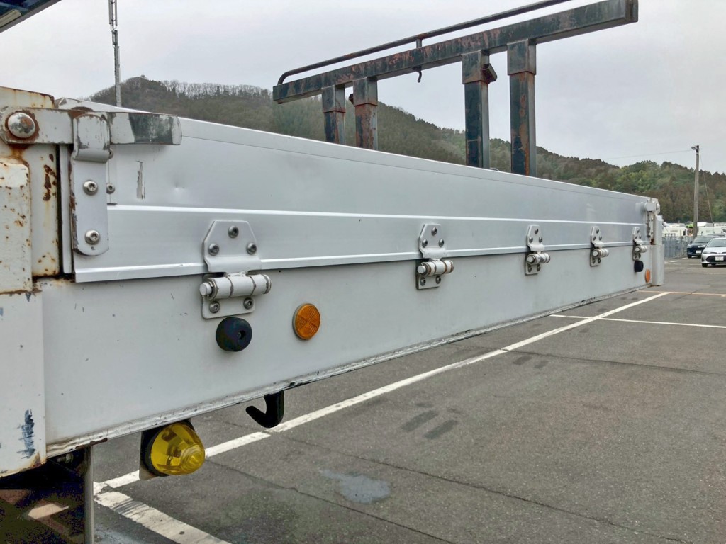 運転席側アオリにヘコミがあります。|トレクス  PFB34117の写真24