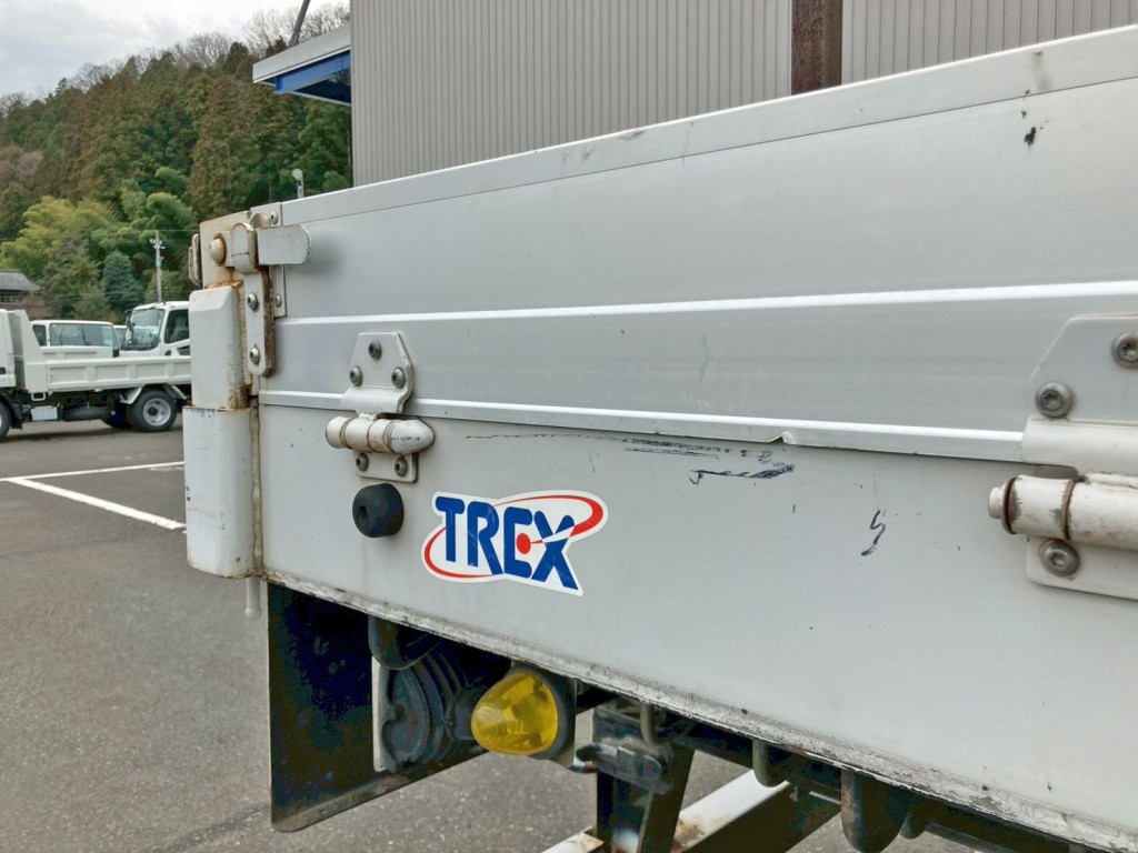 運転席側サイドレール後方に引きキズがあります。|トレクス  PFB34117の写真27