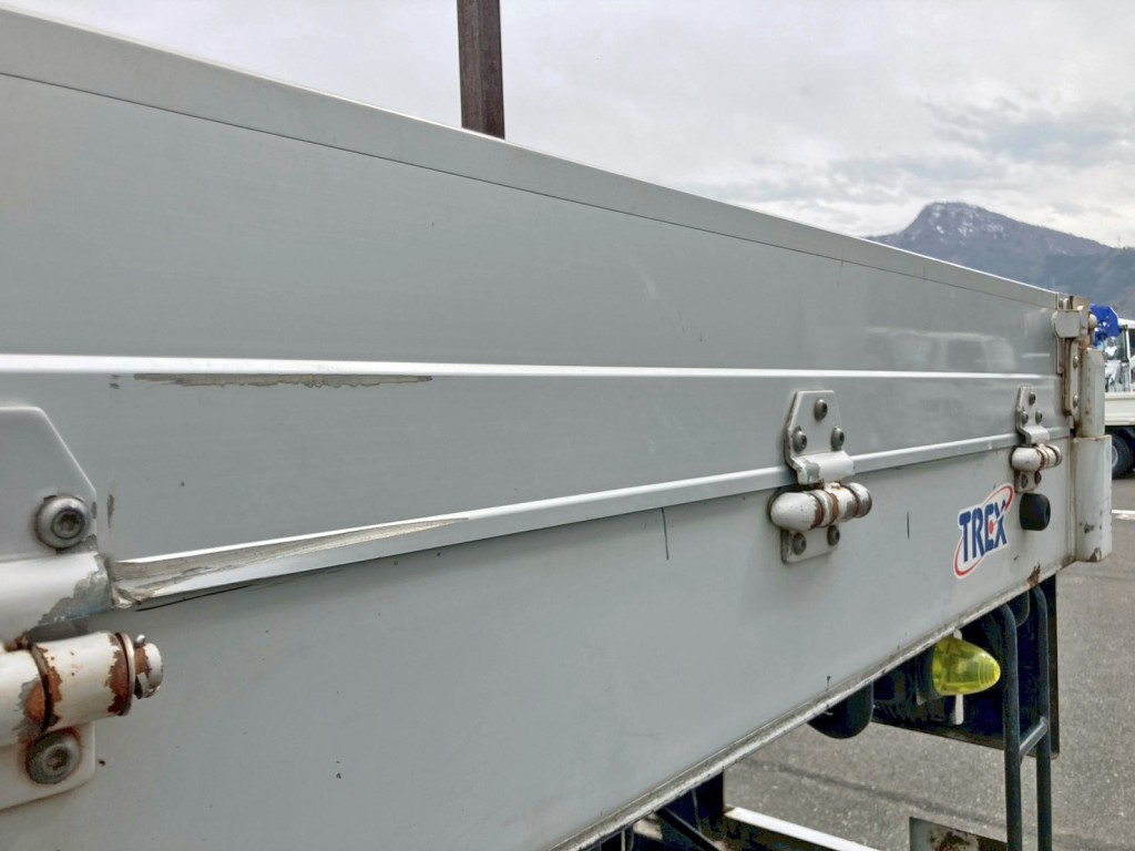 助手席側アオリ後方に引きキズがあります。|トレクス  PFB34117の写真28