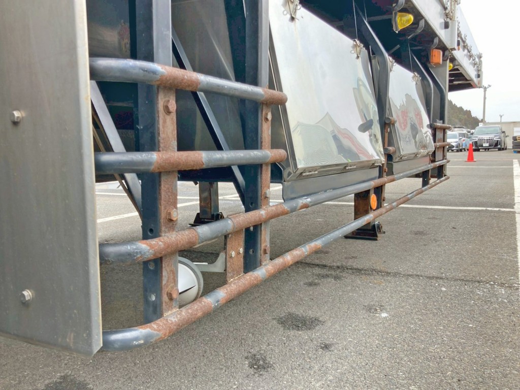 運転席側サイドバンパーにサビがあります。|トレクス  PFB34117の写真34