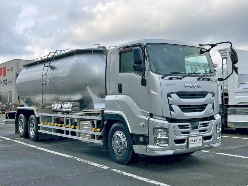 いすゞ ギガ QPG-CYL77Bの写真2