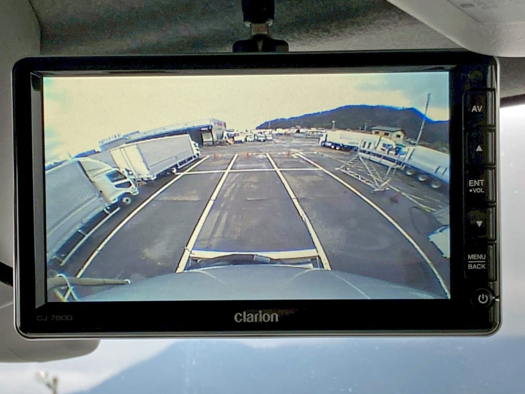 液晶バックモニター付きです。|いすゞ ギガ QPG-CYL77Bの写真30