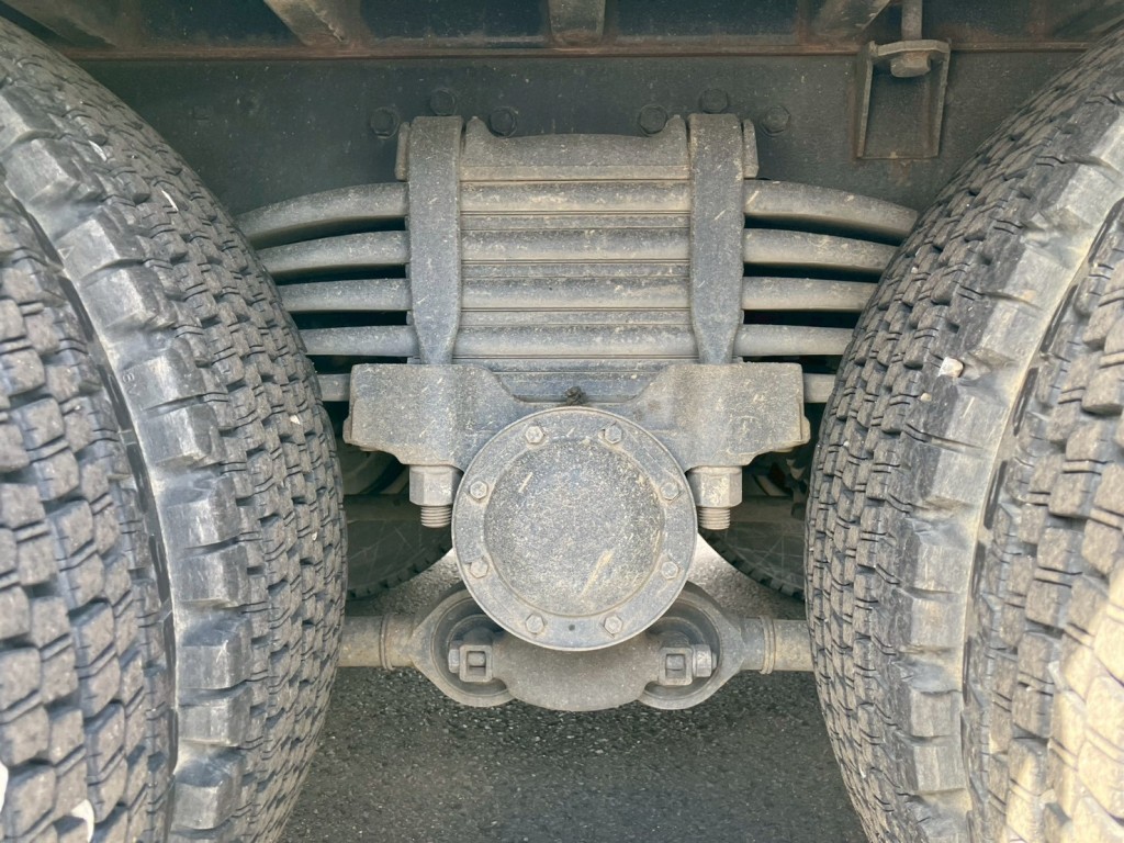 リーフサスです。|三菱 スーパーグレート 2PG-FS70HZの写真5