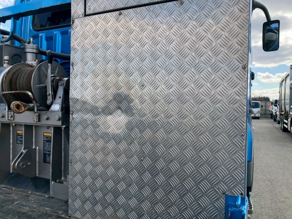 プロテクターにヘコミがあります。|三菱 スーパーグレート 2PG-FS70HZの写真11