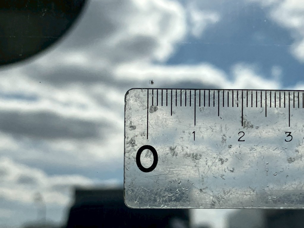 フロントガラスに飛び石があります。|三菱 スーパーグレート 2PG-FS70HZの写真15