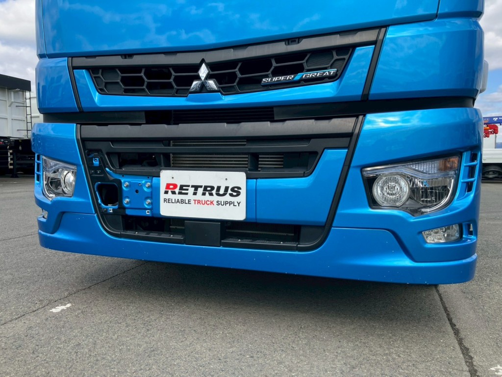 フロントバンパーにキズ・サビ・ヘコミ・カバー欠品しています。|三菱 スーパーグレート 2PG-FS70HZの写真17