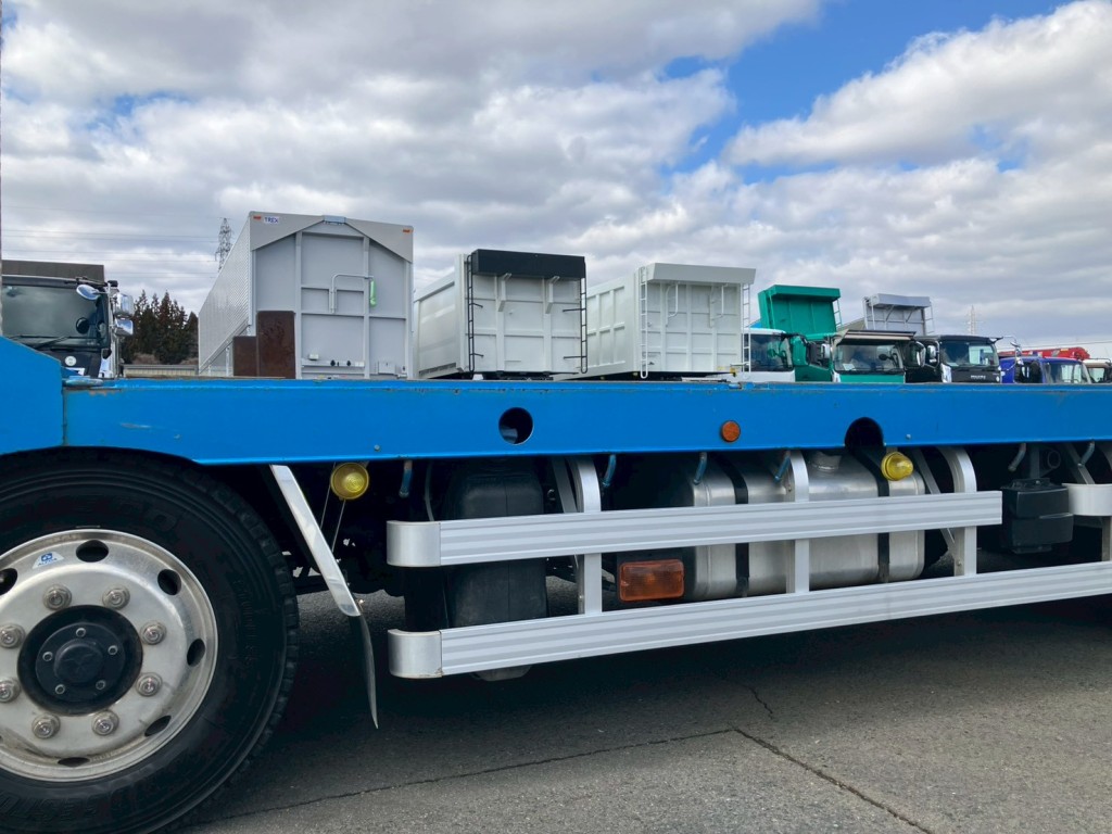 助手席側サイドレールにキズ・サビがあります。|三菱 スーパーグレート 2PG-FS70HZの写真19