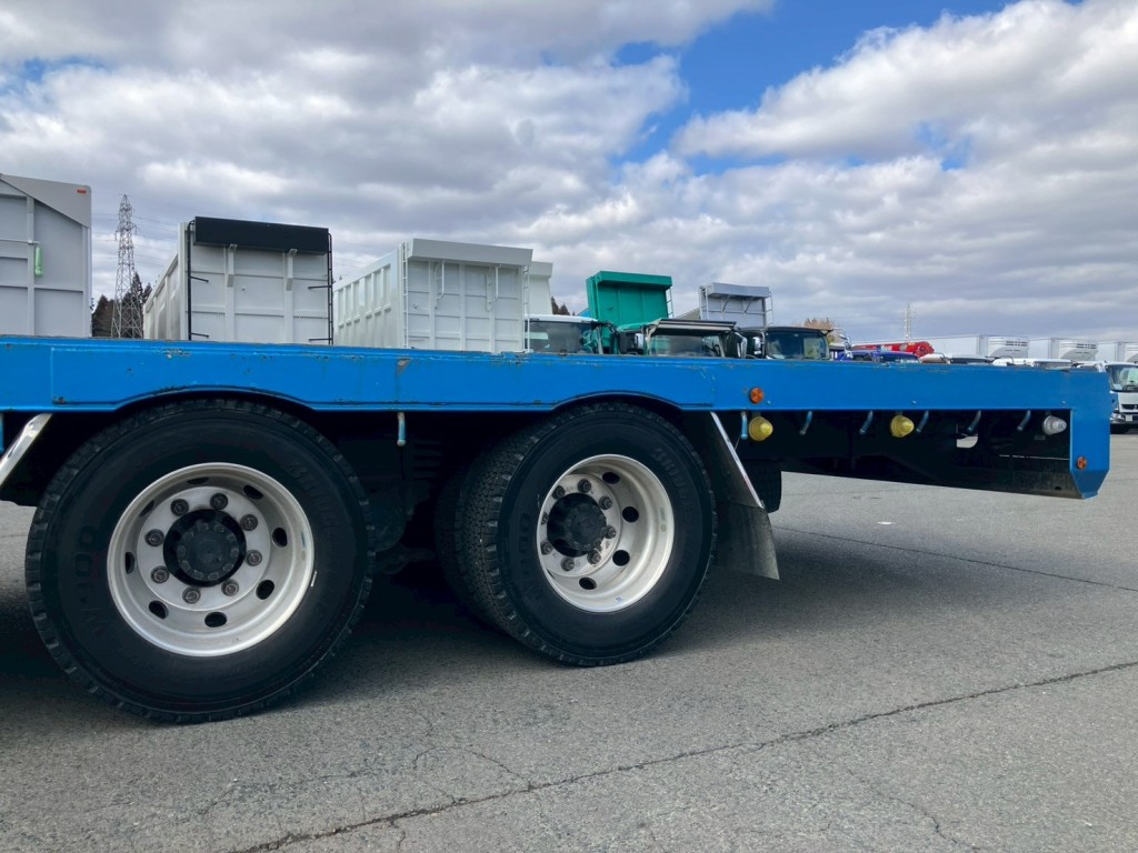 助手席側サイドレールにキズ・サビがあります。|三菱 スーパーグレート 2PG-FS70HZの写真20