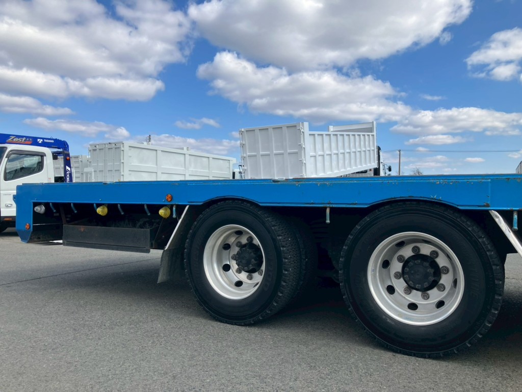 運転席側サイドレールにキズ・サビがあります。|三菱 スーパーグレート 2PG-FS70HZの写真22