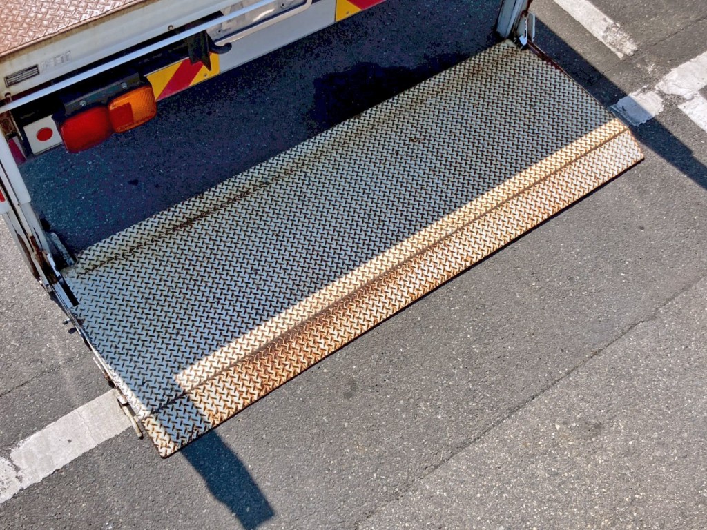 ゲートのステージの状態です。|日野 レンジャー QKG-FE7JLAGの写真12