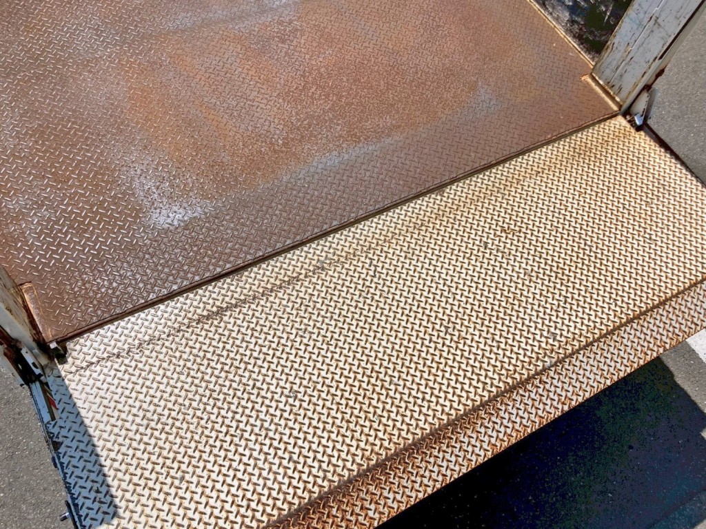 ゲートを上限まで上げた状態です。|日野 レンジャー QKG-FE7JLAGの写真13