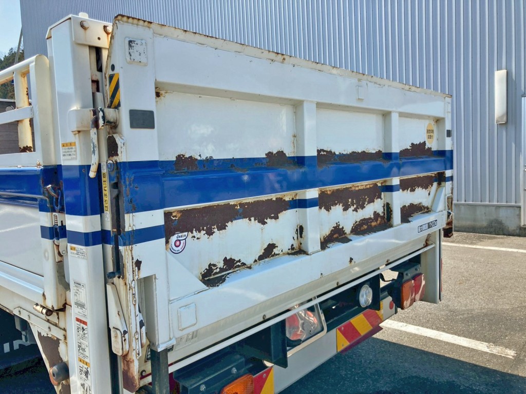 リヤゲートの所々にサビがあります。(助手席側)|日野 レンジャー QKG-FE7JLAGの写真19