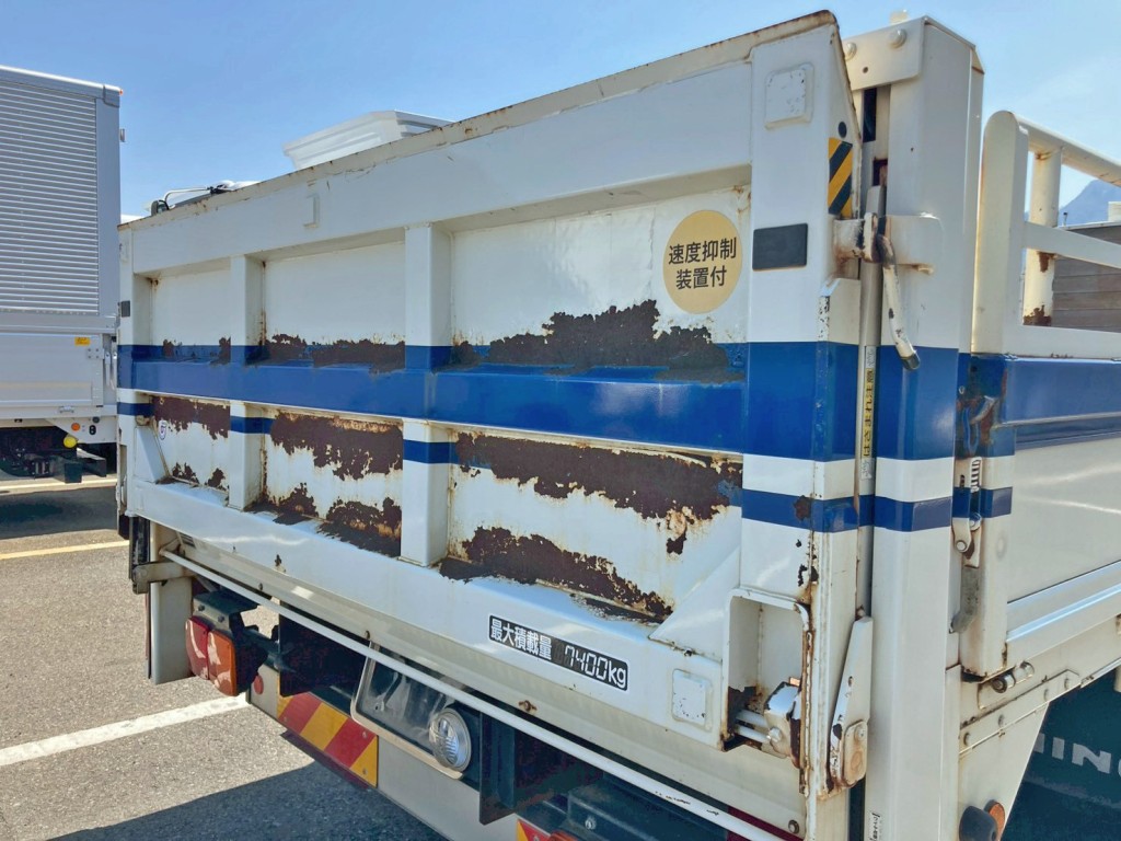 リヤゲートの所々にサビがあります。(運転席側)|日野 レンジャー QKG-FE7JLAGの写真20