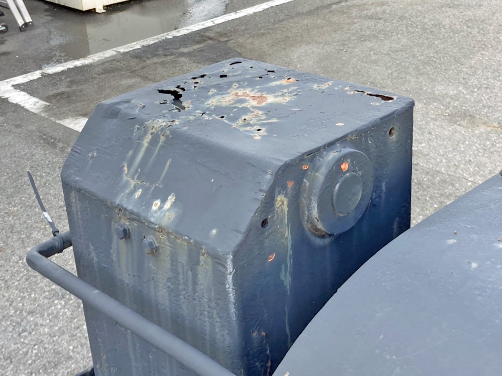 助手席側補助脚上部に腐食・穴あきがあります。|トレールモービル  PLR232AEの写真17