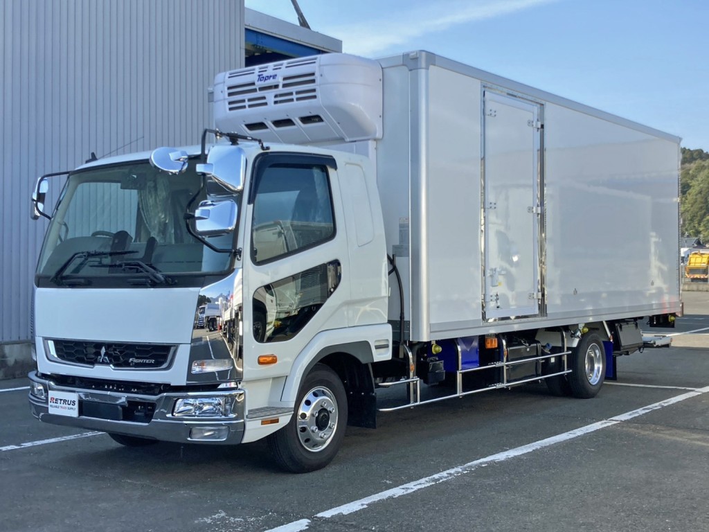 フロント周り、メッキパーツで飾っています。|三菱 ファイター 2KG-FK65F(2WD)の写真1