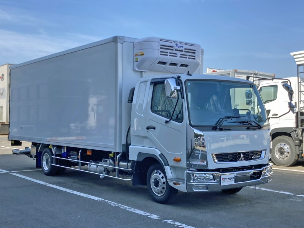 ホイールはアルミ製、サイドバンパーはステンレス製です。|三菱 ファイター 2KG-FK65F(2WD)の写真2