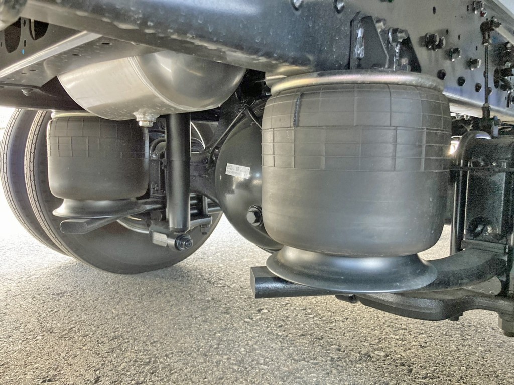 エアサスです。|三菱 ファイター 2KG-FK65F(2WD)の写真5